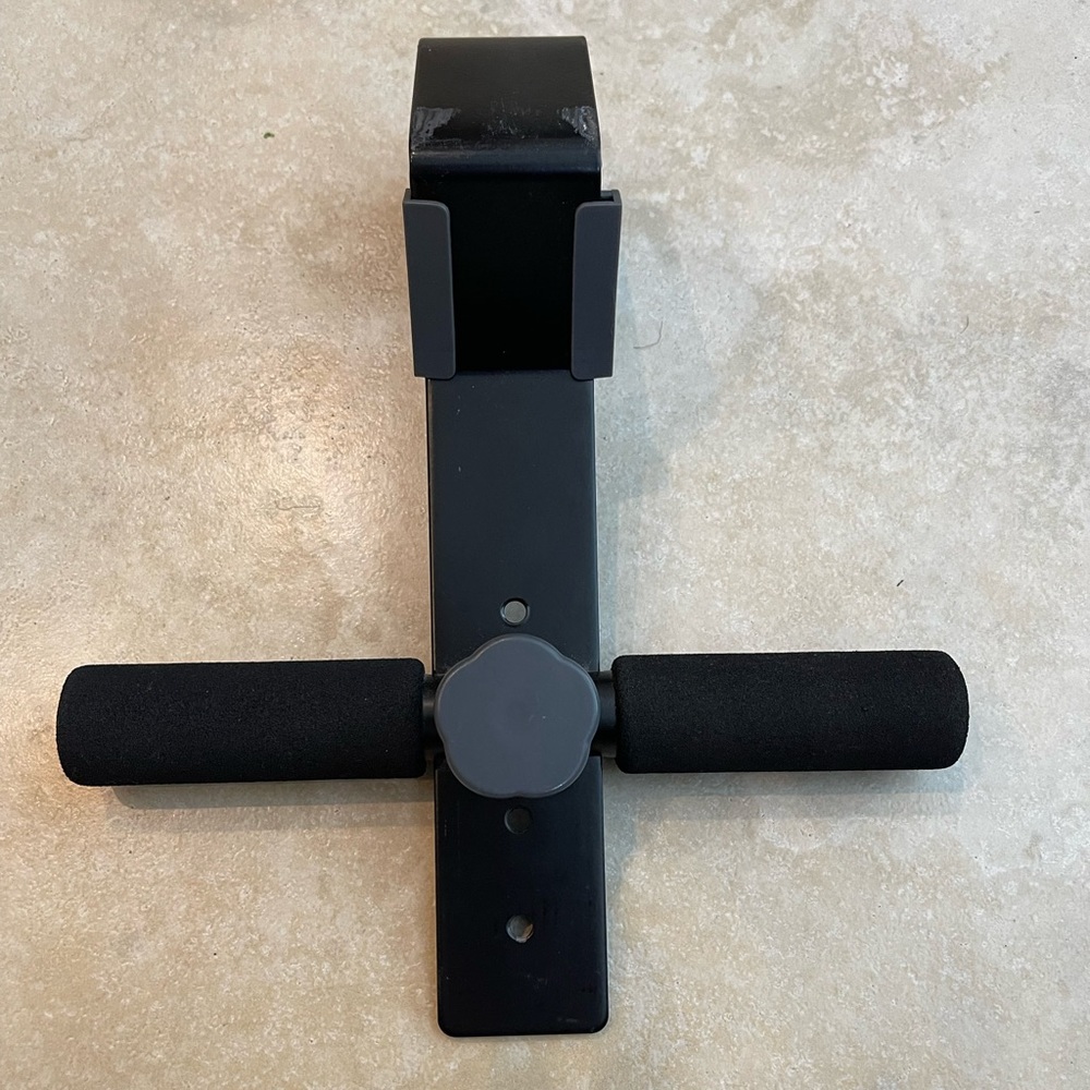 Portable pull up bar for home